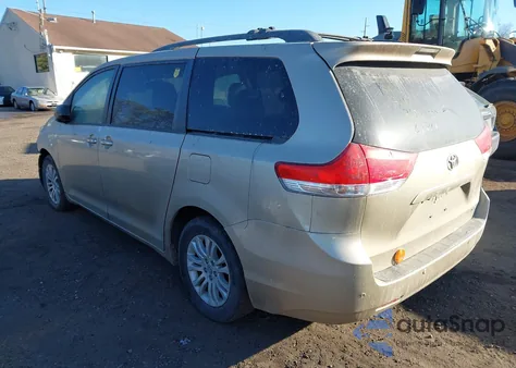 2013 Toyota Sienna Xle V6 8 Passenger from USA, damaged, VIN 5TDYK3DC6DS388793